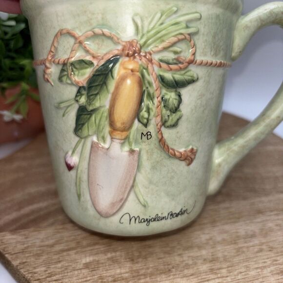 Hallmark Marjolein Bastin Nature's Sketchbook 3D Garden Mug Coffee Replacement - Picture 2 of 9